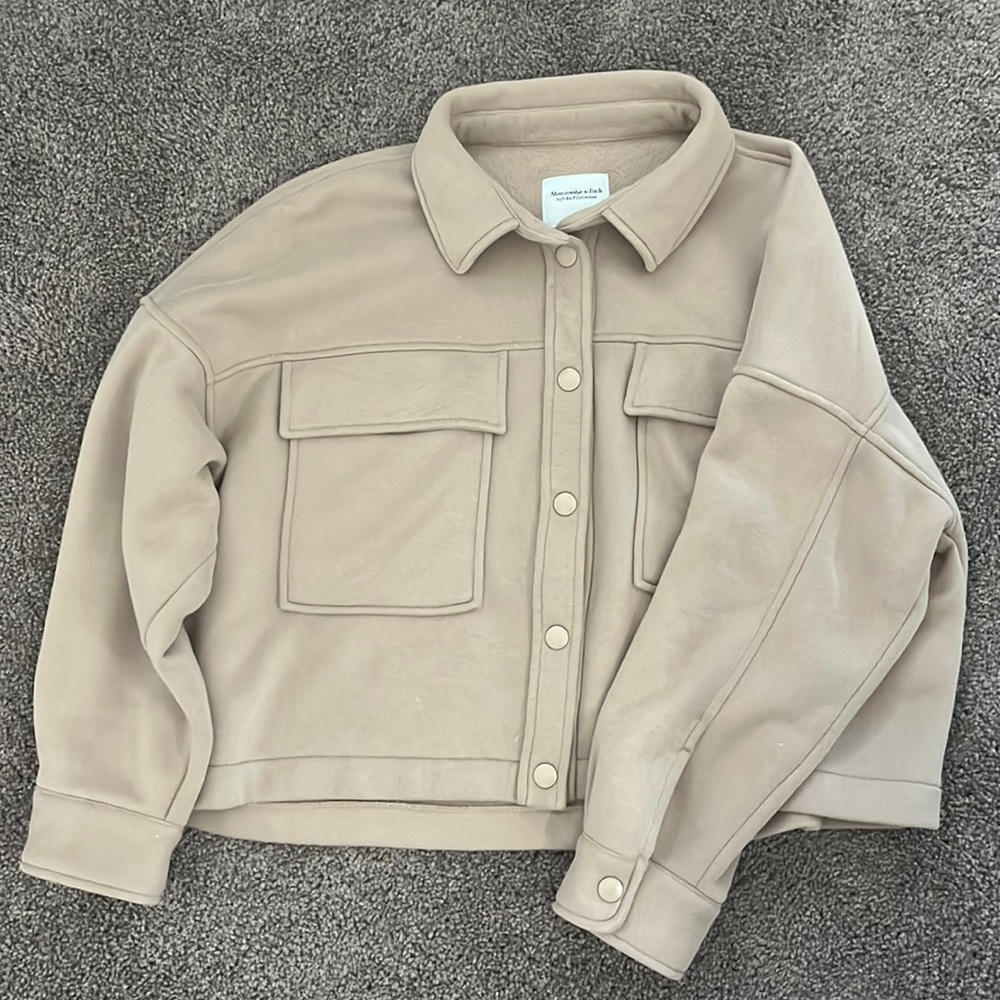 *LIKE NEW* softAF MAX Cropped Shacket in Light Brown, Size L